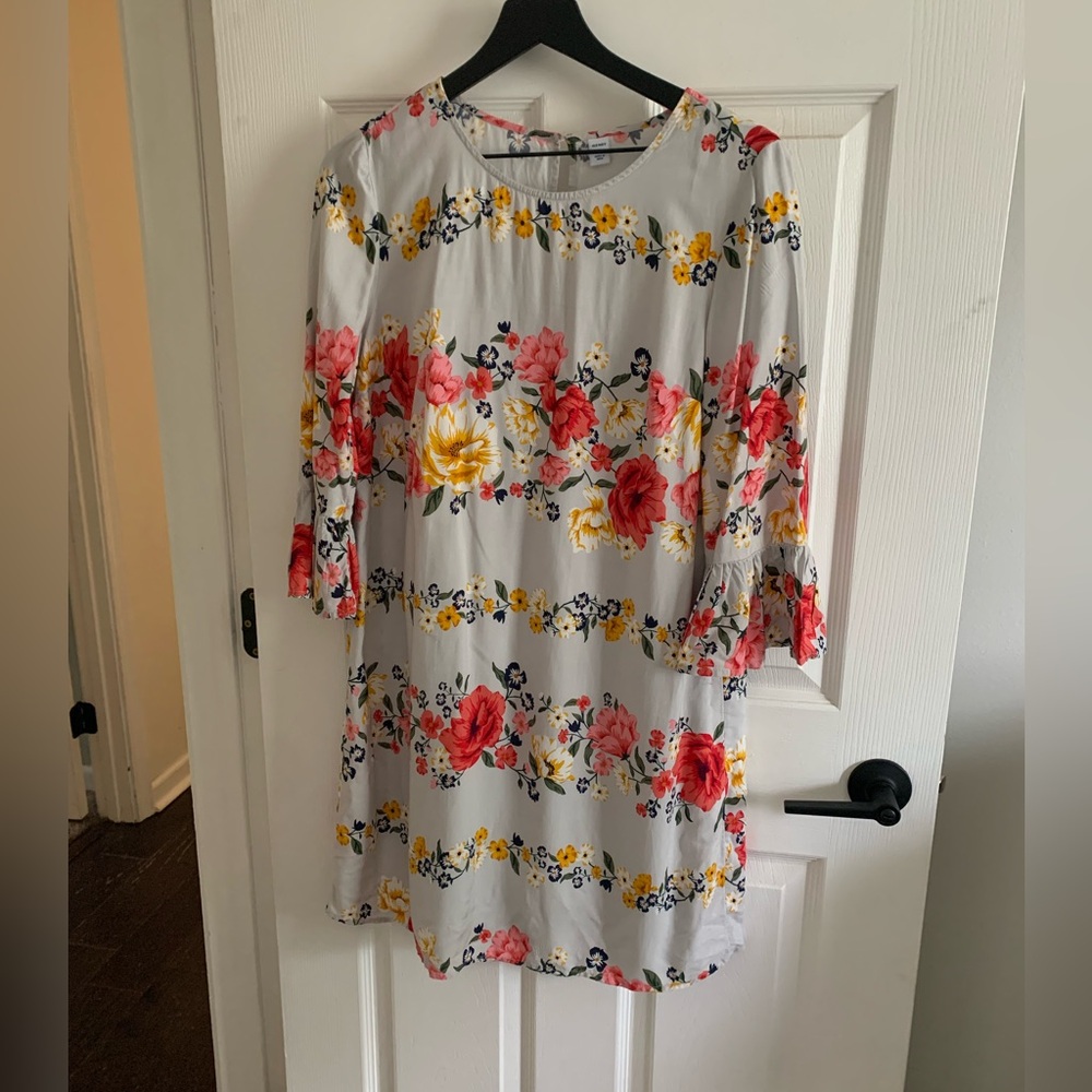Old Navy Gray Floral Long Sleeve Dress